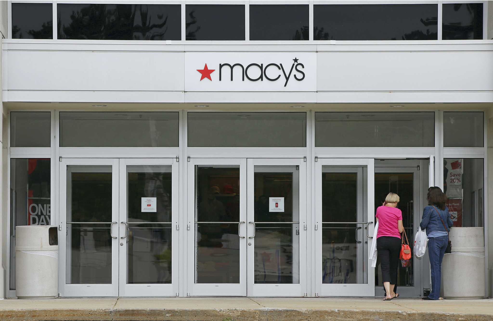 Macy’s plans to close 100 stores, boost online investment