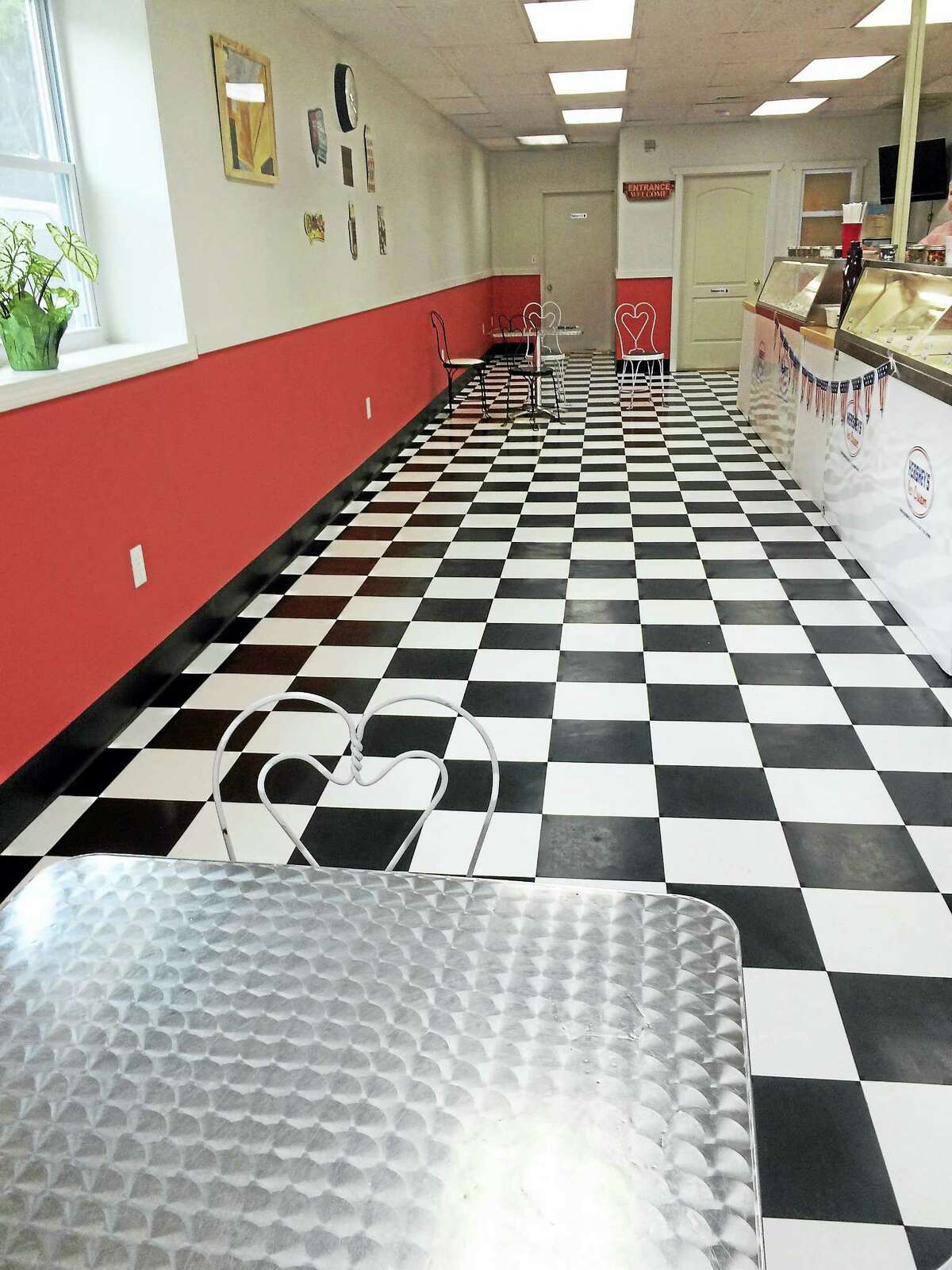 Harwinton A&J’s Ice Cream Parlor to town