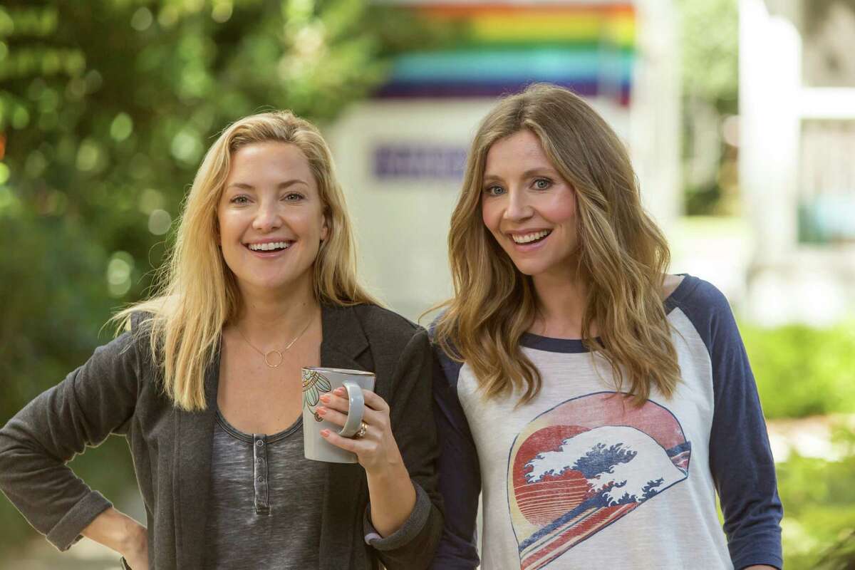 This image released by Open Road Films shows Kate Hudson, left, and Sarah Chalke in a scene from "Mother's Day." (Ron Batzdorff /Open Road Films via AP) ORG XMIT: NYET137