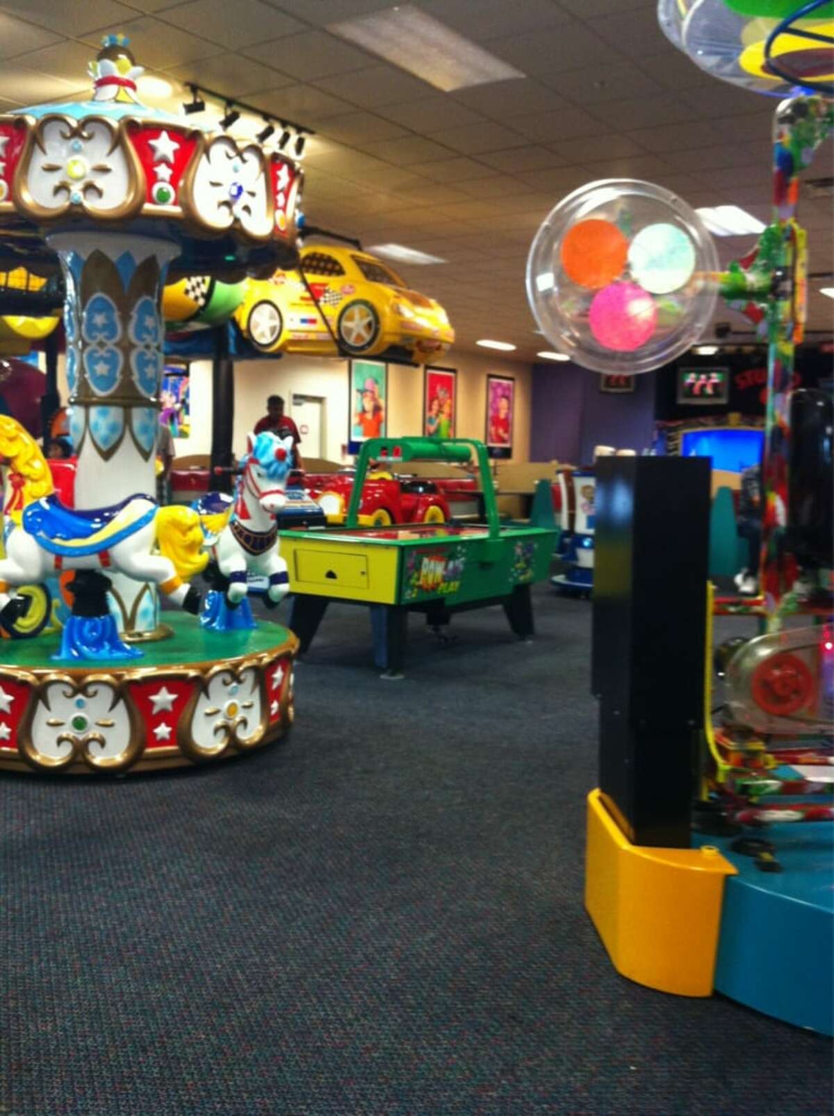 Decomposing mouse found in NorCal Chuck E Cheese's play structure ...