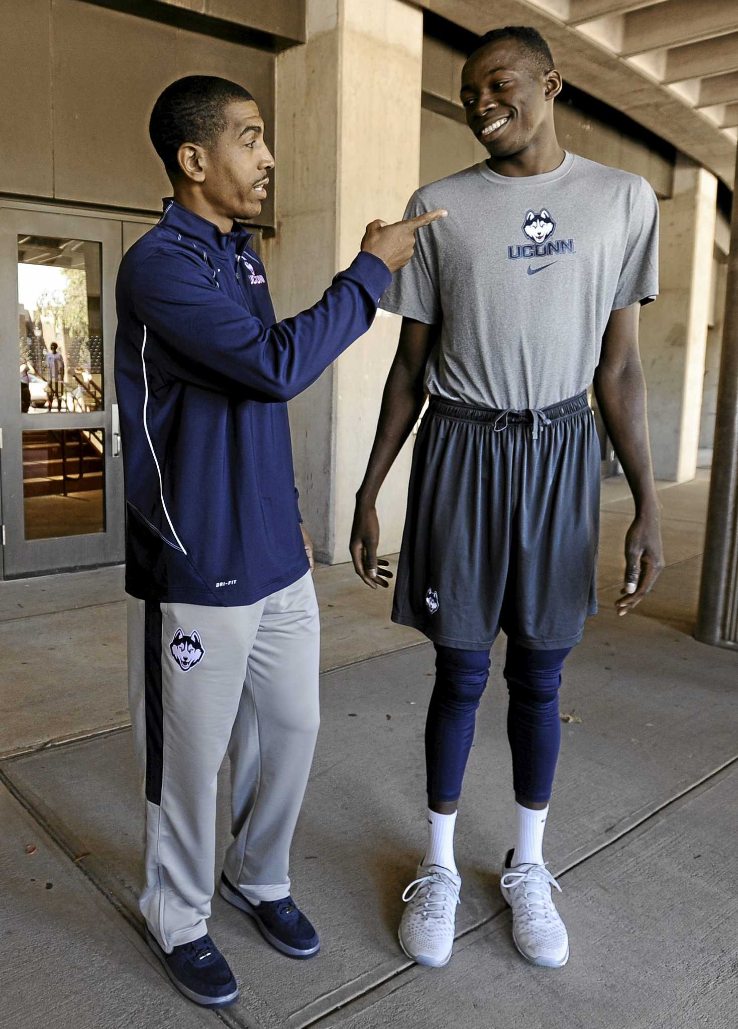 Glastonbury QB Jalen Ollie learned leadership from his father