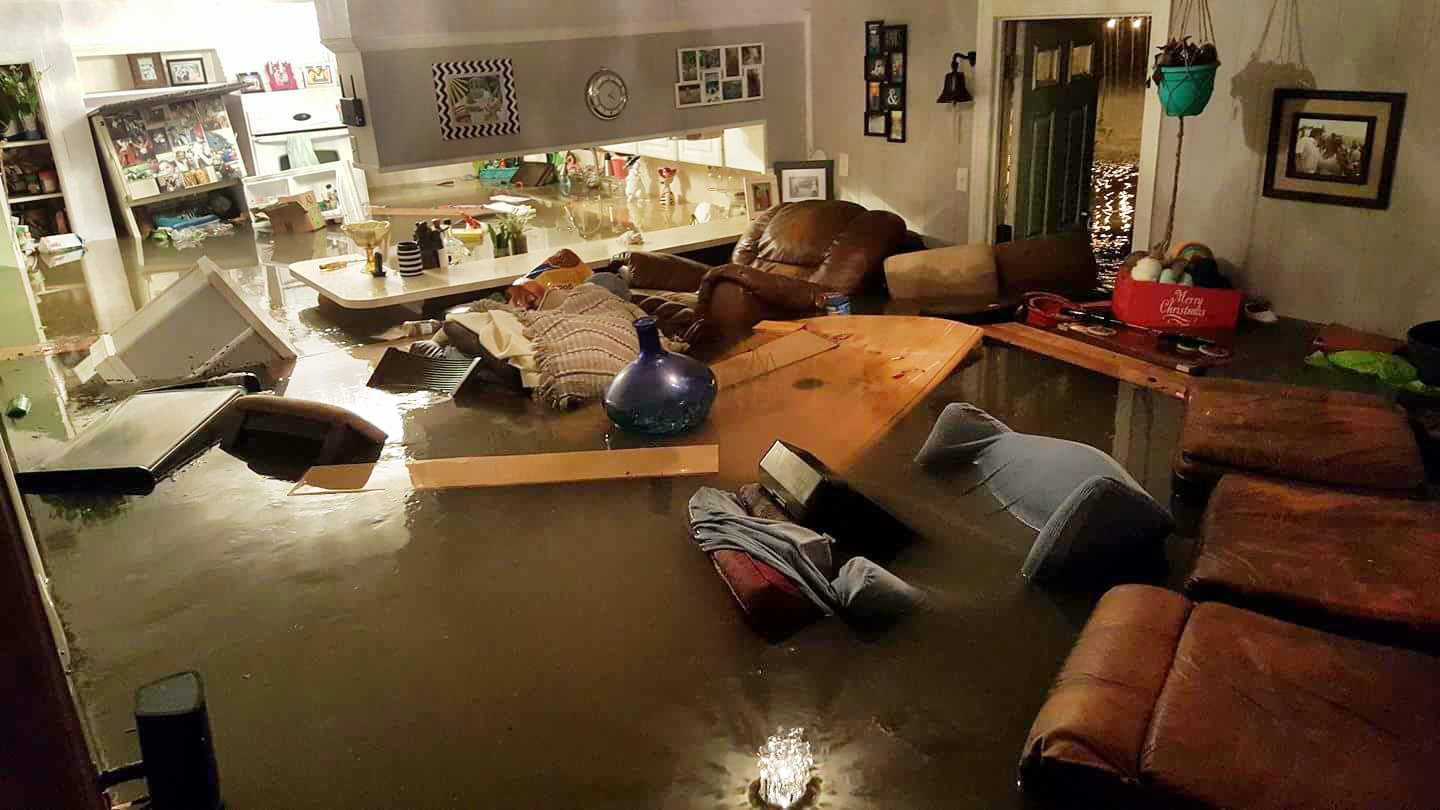 Houston furniture maven hosts hundreds of flood refugees in his  stores--Aleteia