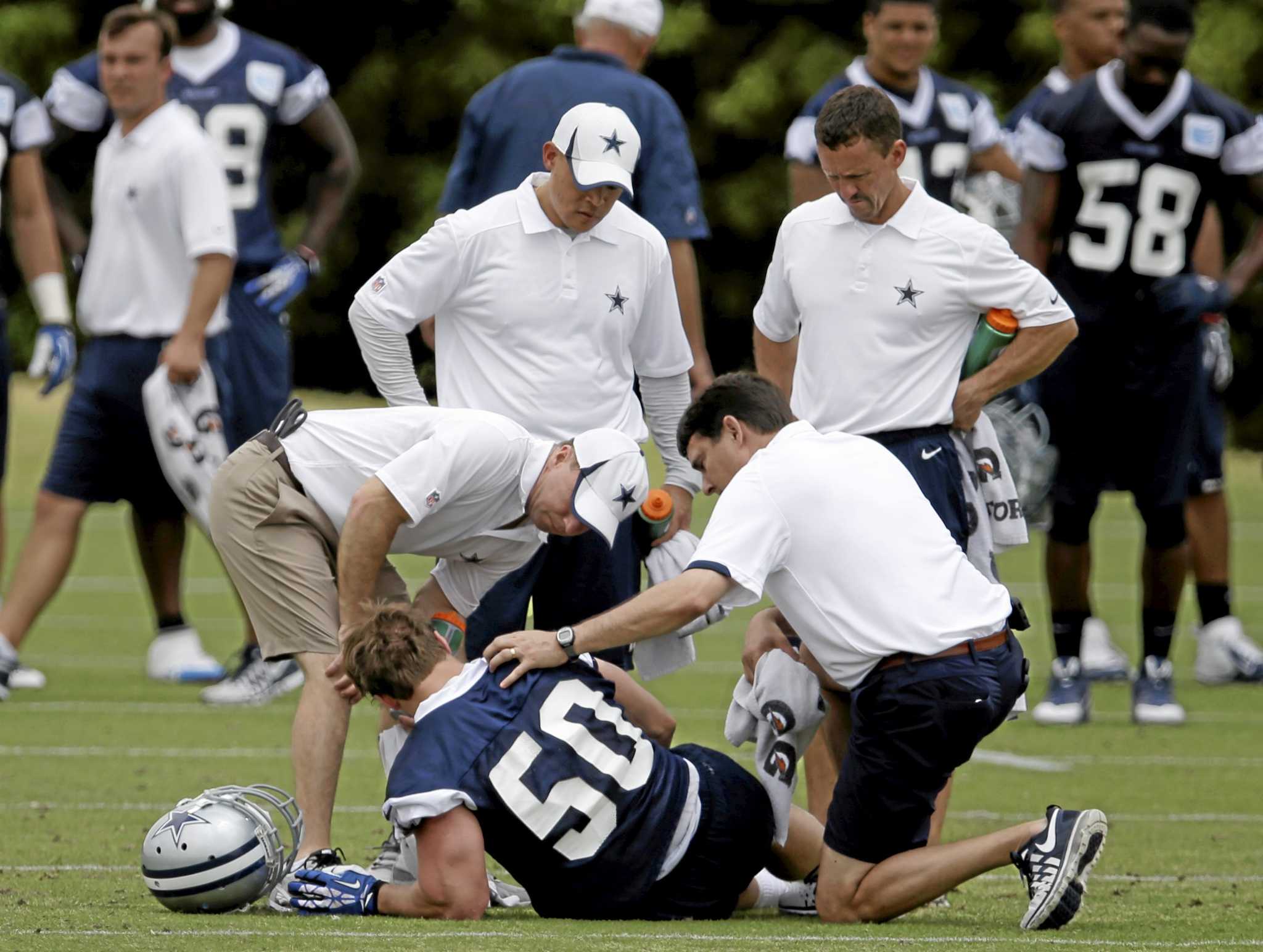 Cowboys' Sean Lee Leaning Towards Return