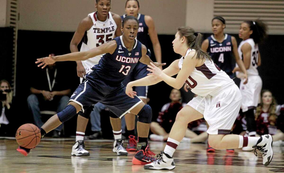 UConn’s Brianna Banks (13) defends as Temple’s Meghan Roxas, right, passes the ball during a Jan. 28 in Philadelphia.