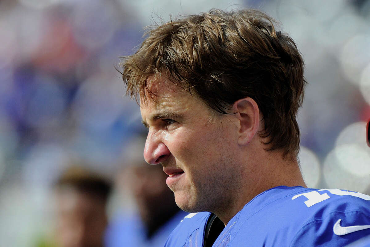 Giants quarterback Eli Manning watches his team play during the second half Sunday’s game against the Cardinals.
