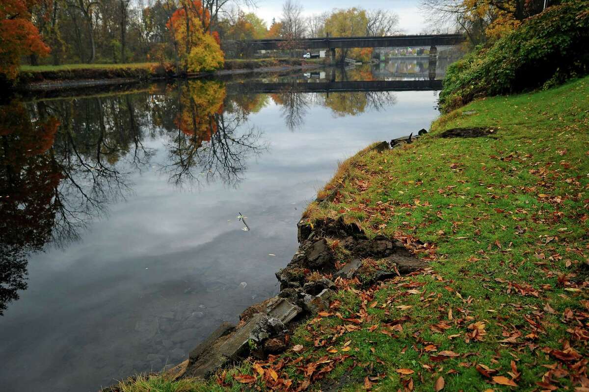 The scene on the Hudson River in Fort Edward, N.Y., where fugitive Gregory Lewis drove his vehicle late Tuesday, Oct. 28, 2014. (AP Photo/The Post-Star, Steve Jacobs)