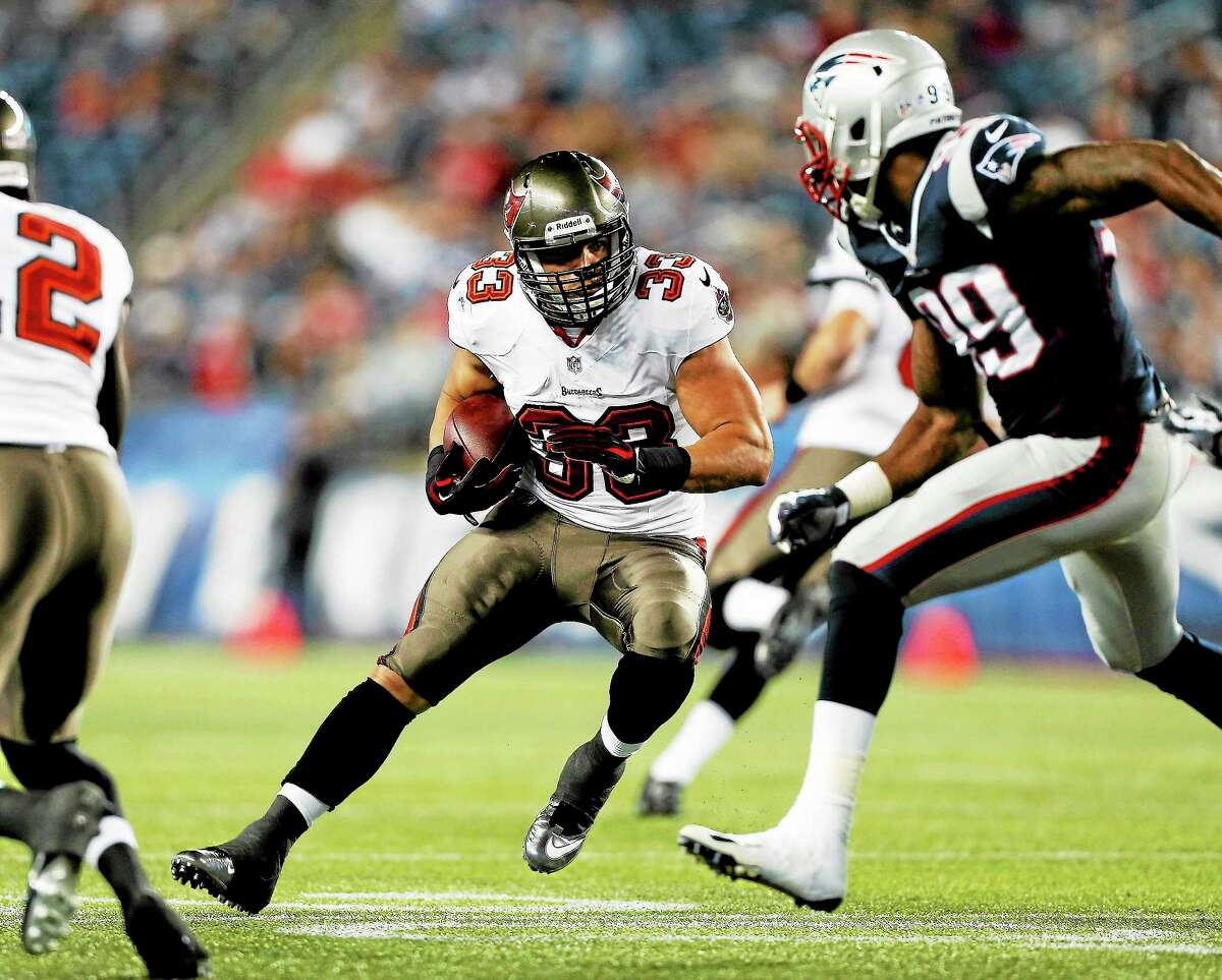 The New York Giants signed free agent running back Peyton Hillis on Wednesday.