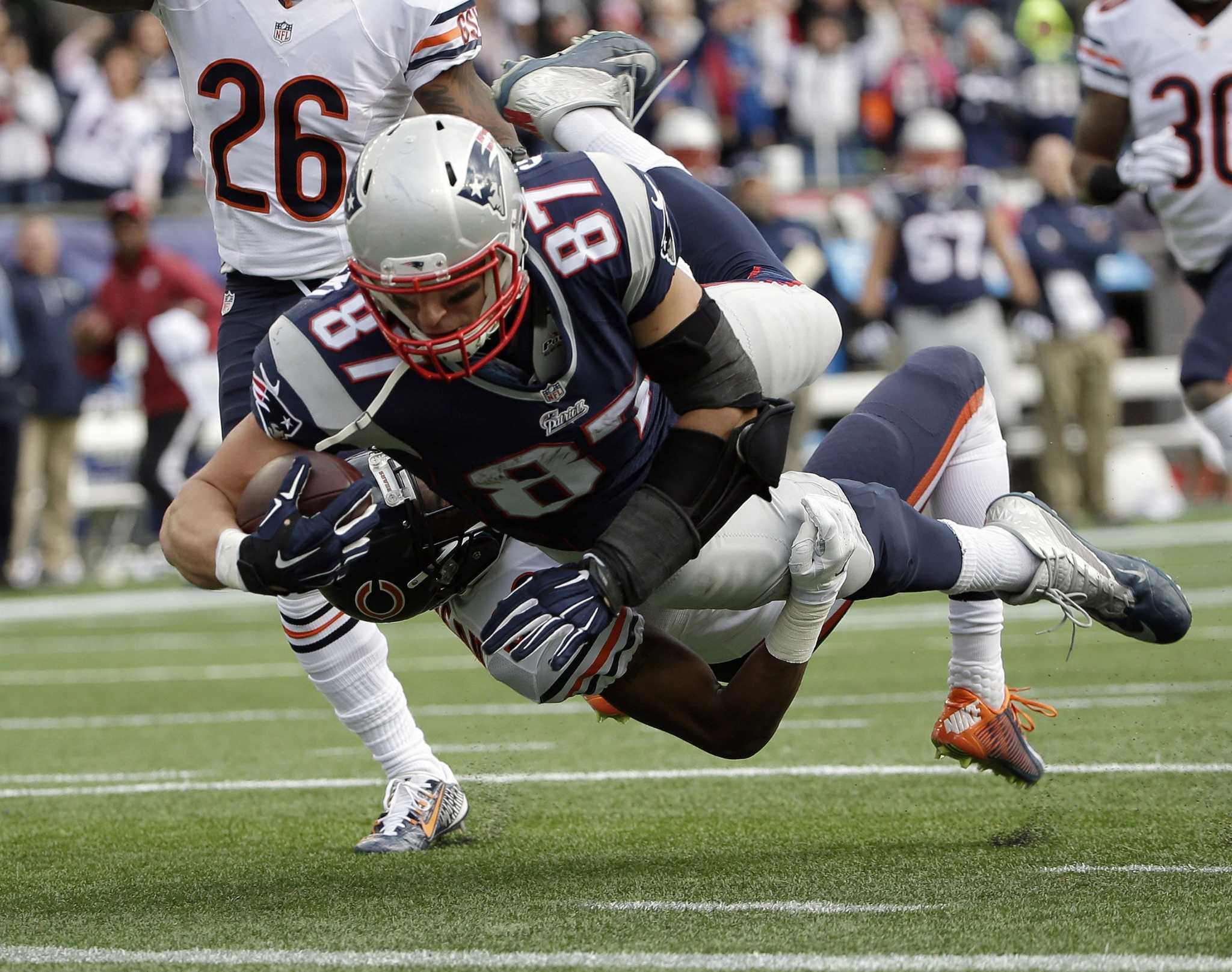 Bucs force 5 turnovers, Tom Brady throws 4 TDs in rout of Bears