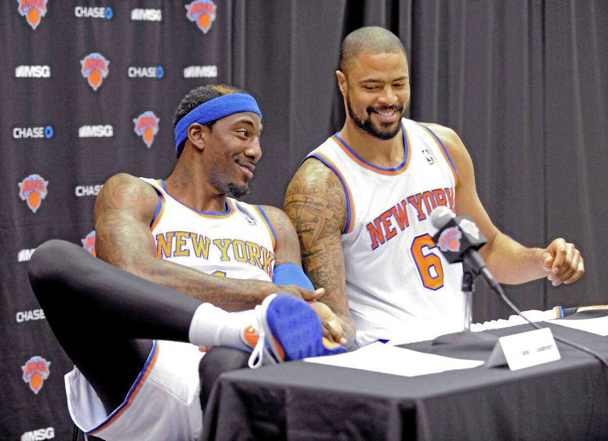 Knicks' Amar'e Stoudemire expected to miss six weeks after knee