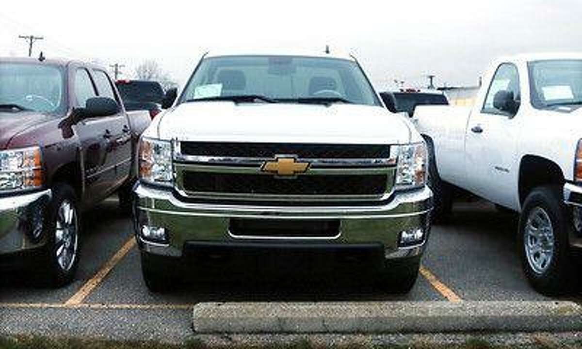 General Motors Co said it is recalling 843 2014 Chevrolet Silverado and GMC Sierra crew cab pickup trucks because the passenger airbag may not fully inflate in a crash.