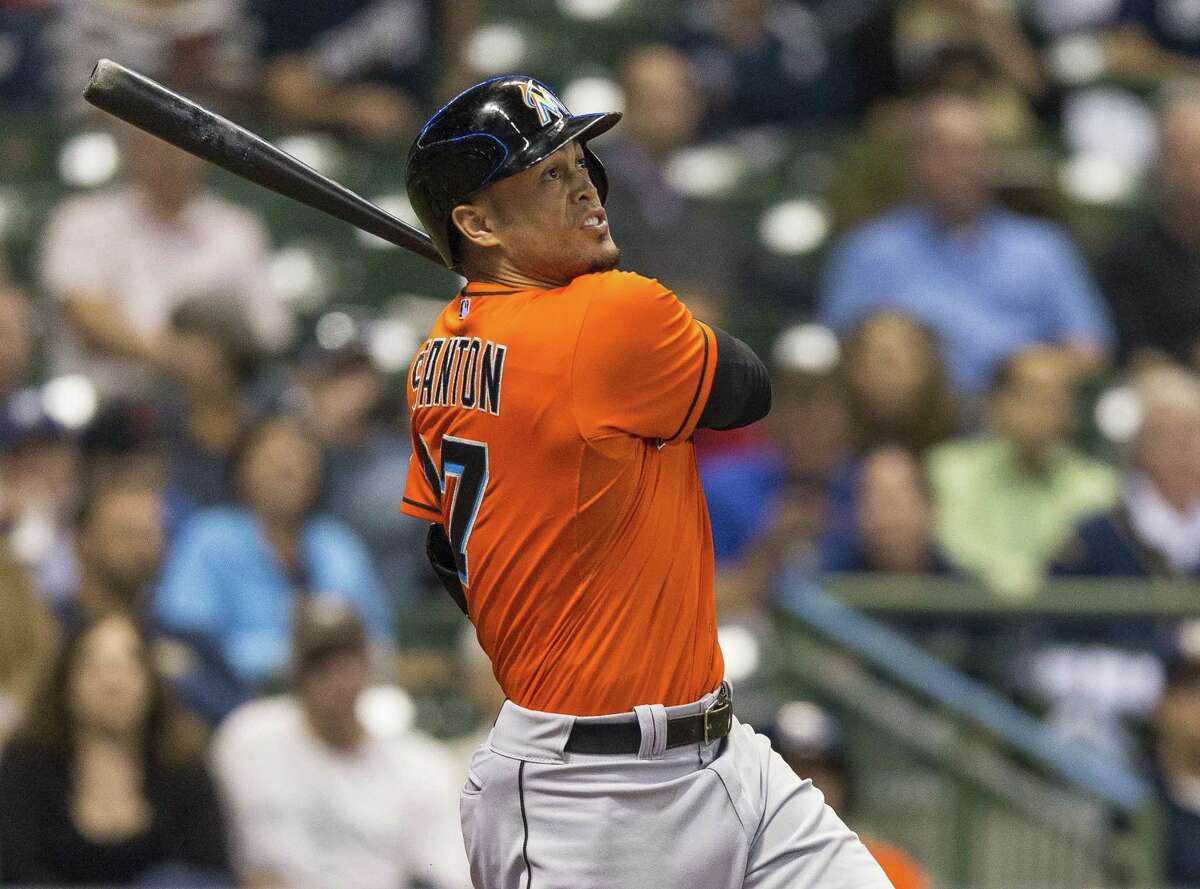 Giancarlo Stanton agreed to a $325 million, 13-year contract with the Marlins on Monday.