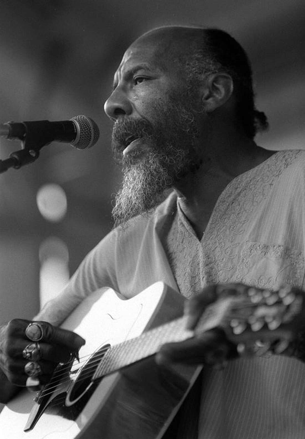 Richie Havens performs "All Along The Watchtower" by Bob Dylan on the Guilford Green on July 14, 1996. Peter Casolino/Register