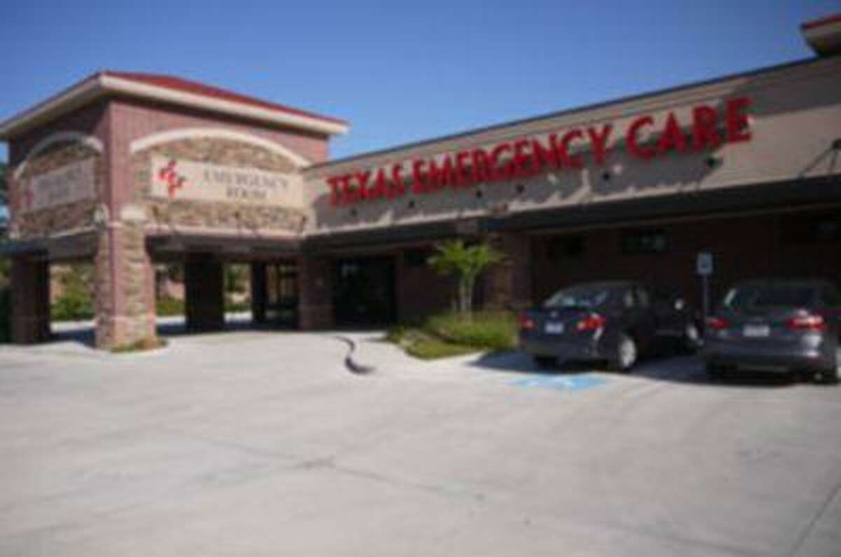 Texas Emergency Care in Humble, Texas. The standalone emergency room has earth-toned brick walls, leather chairs and coffee bar (Photo by Phil Galewitz/KHN).