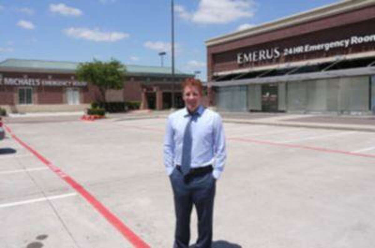 Toby Hamilton, CEO of Emerus, which runs freestanding ERs in Texas, stands between his ER and a competing one in Sugarland, Texas. Hamilton is an emergency physician by training (Photo by Phil Galewitz/KHN).