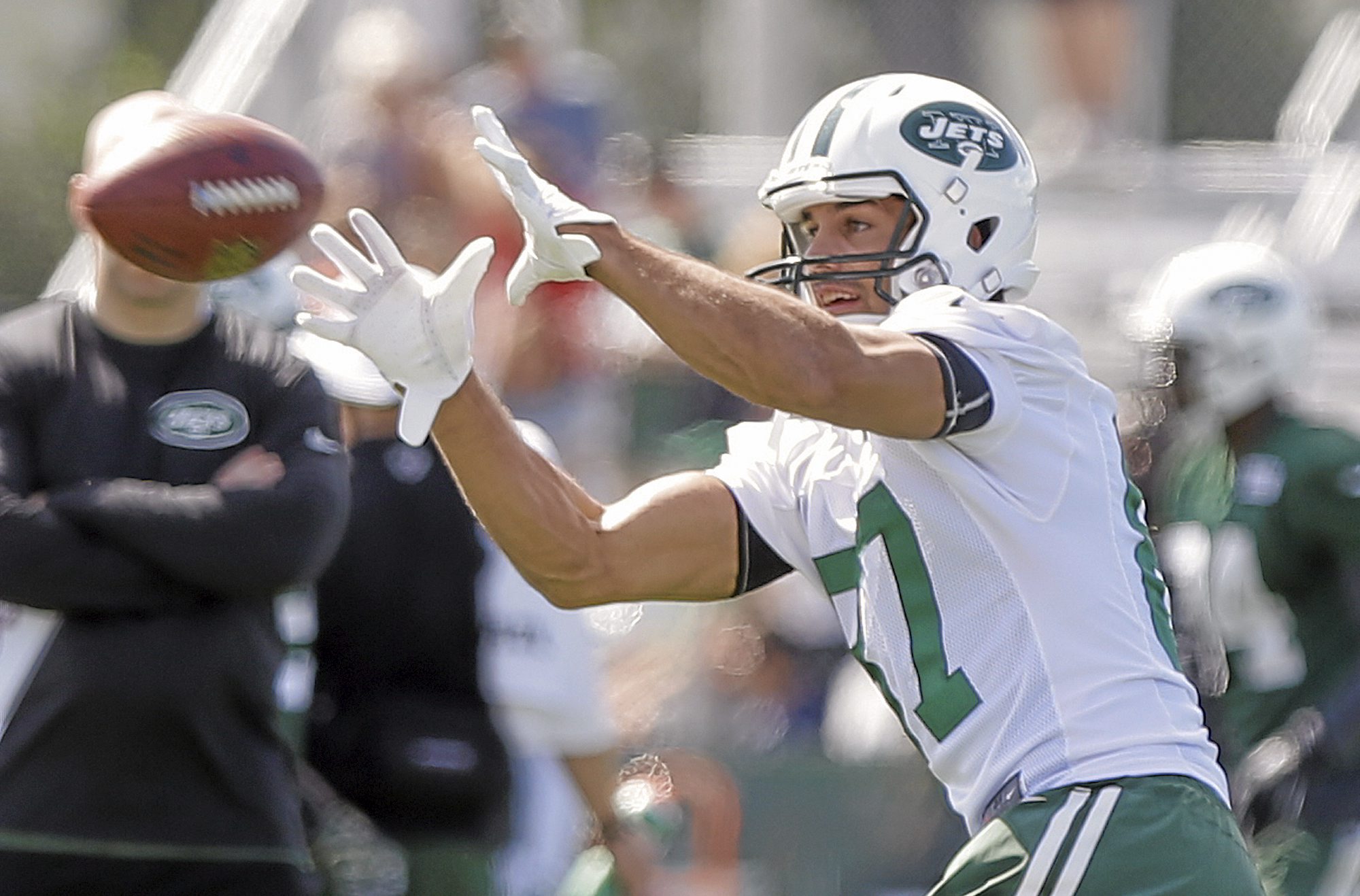 New York Jets: Eric Decker Thinks Division Is Up For Grabs