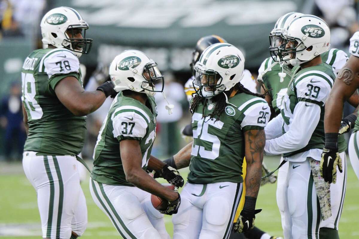 Jets free safety Jaiquawn Jarrett (37) and Calvin Pryor (25) celebrate a Jarrett interception during New York’s win over Pittsburgh on Sunday in East Rutherford, N.J.