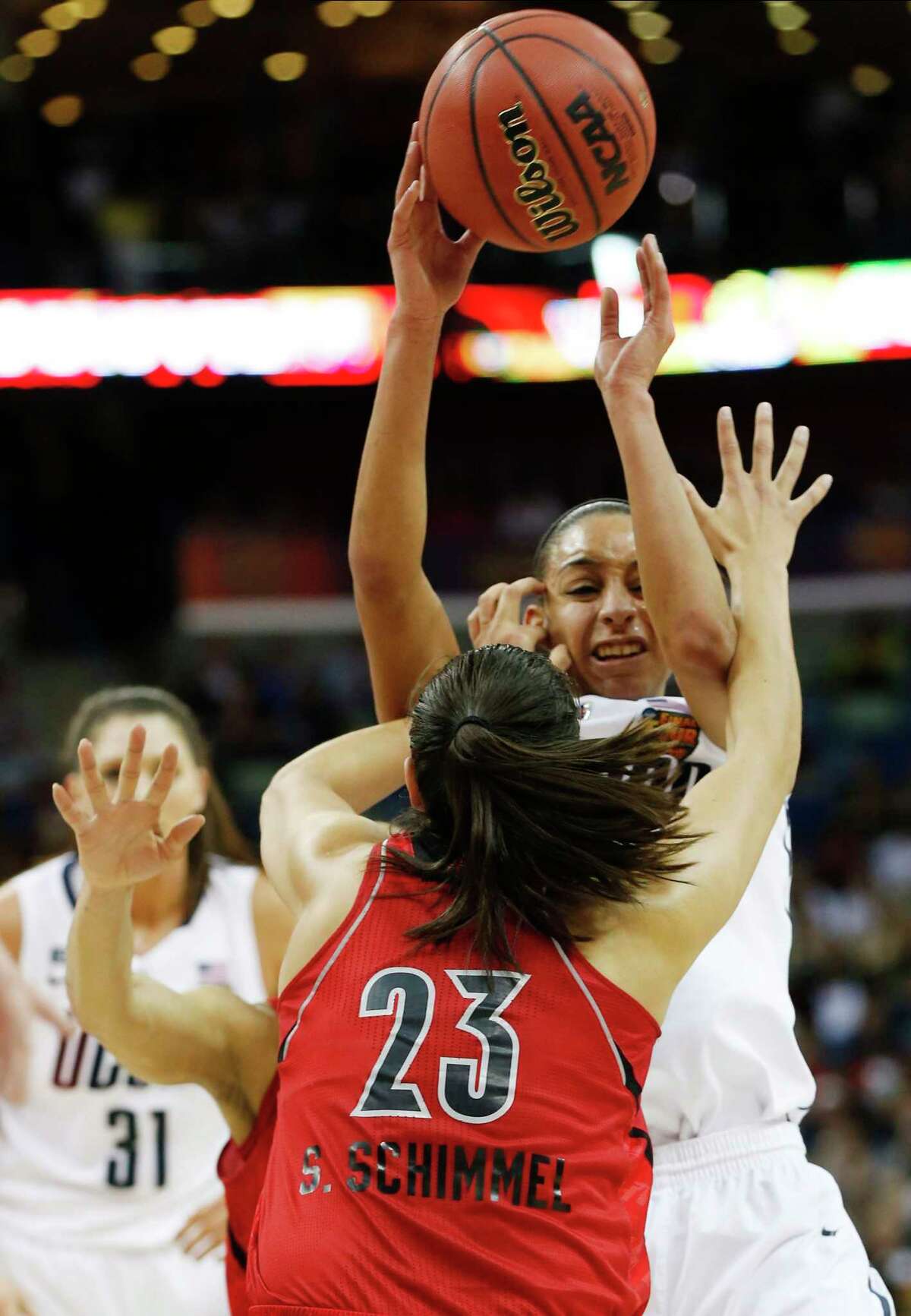 Louisville women's basketball player collapses on bench