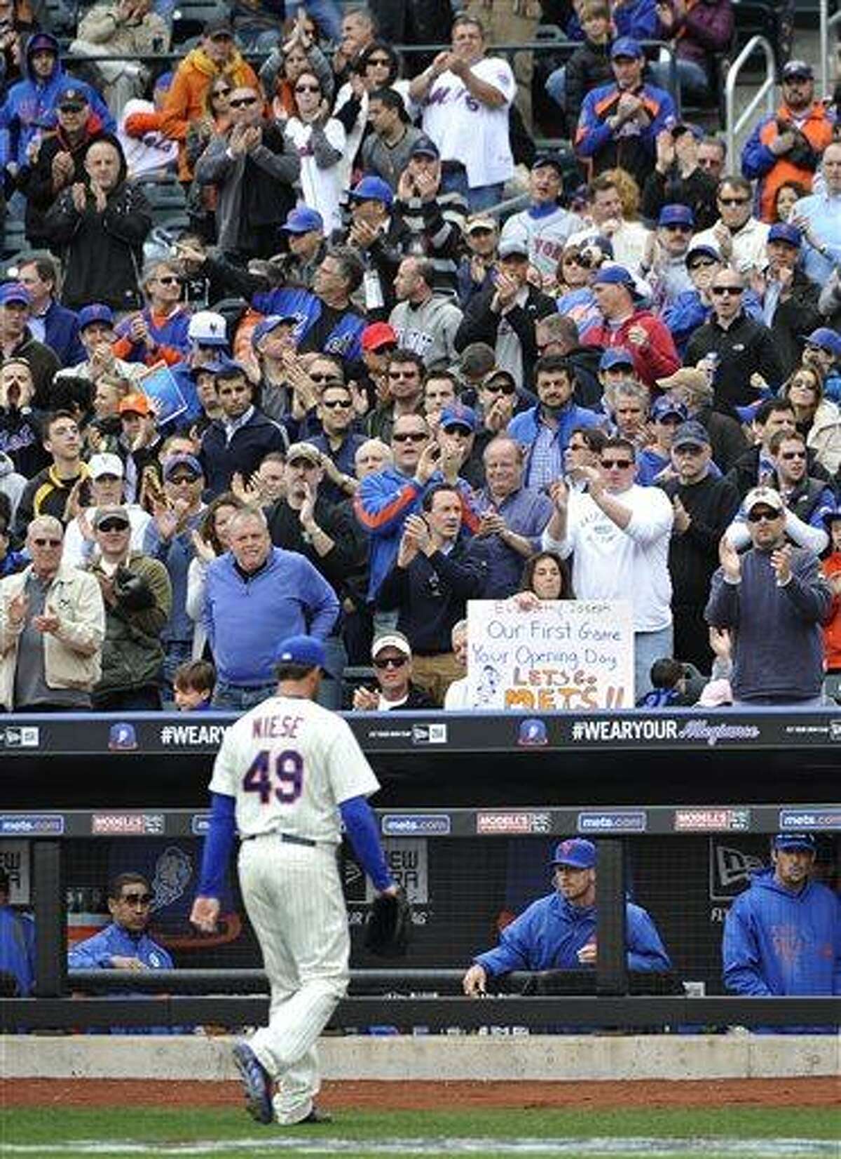 David Wright of the New York Mets acknowledges the crowd as he is