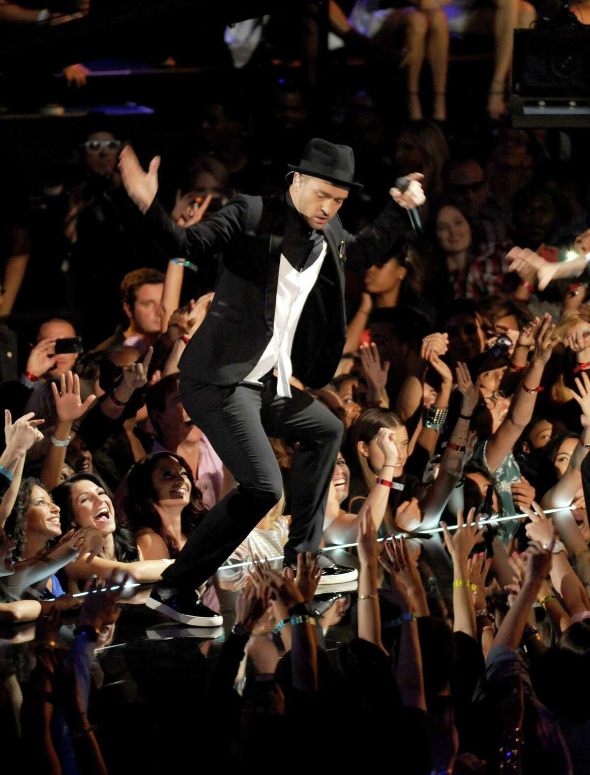 Justin Timberlake performs at the MTV Video Music Awards on Sunday, Aug. 25, 2013, at the Barclays Center in the Brooklyn borough of New York. (Photo by Scott Gries/Invision/AP)