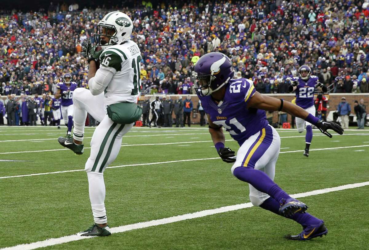 New York Jets receiver Percy Harvin catches a 35-yard touchdown pass in front of Minnesota Vikings cornerback Josh Robinson during Sunday’s game in Minneapolis.