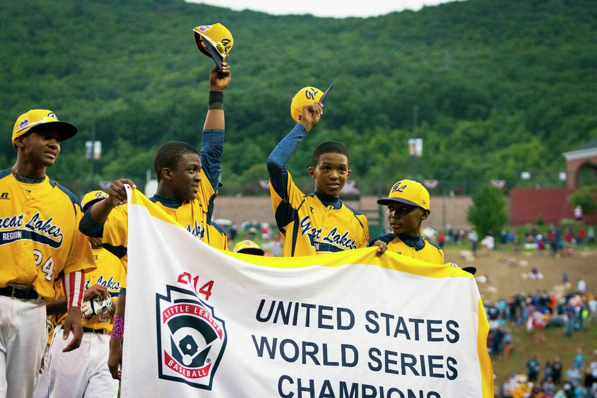 Chicago players acknowledge the crowd after the United States final of the Little League World Series on Saturday in South Williamsport, Pa. Chicago defeated Las Vegas 7-5.