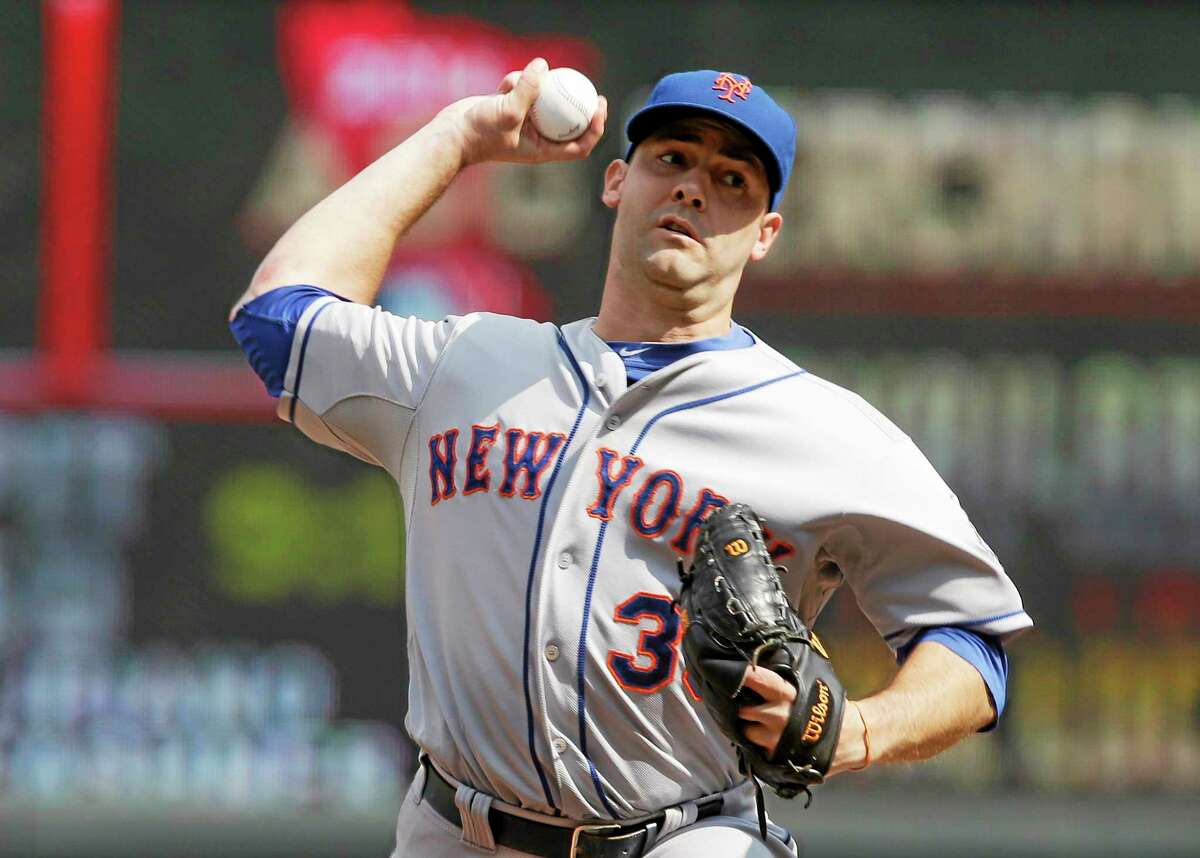 New York Mets pitcher Dillon Gee throws against the Minnesota Twins in the eighth inning of a baseball game, Monday, Aug. 19, 2013 in Minneapolis where he picked up his ninth win as the Mets beat the Twins 6-1. (AP Photo/Jim Mone)