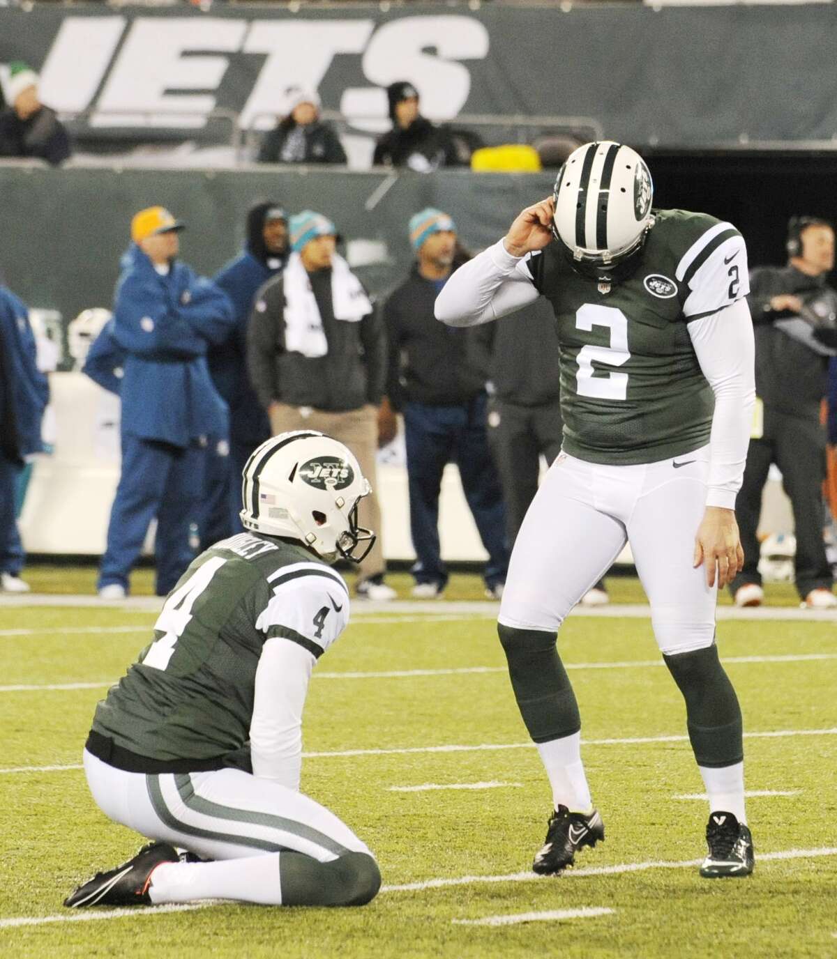 New York Jets kicker Nick Folk (2) reacts after missing a 45-yard field goal against the Miami Dolphins on Monday in East Rutherford, N.J.