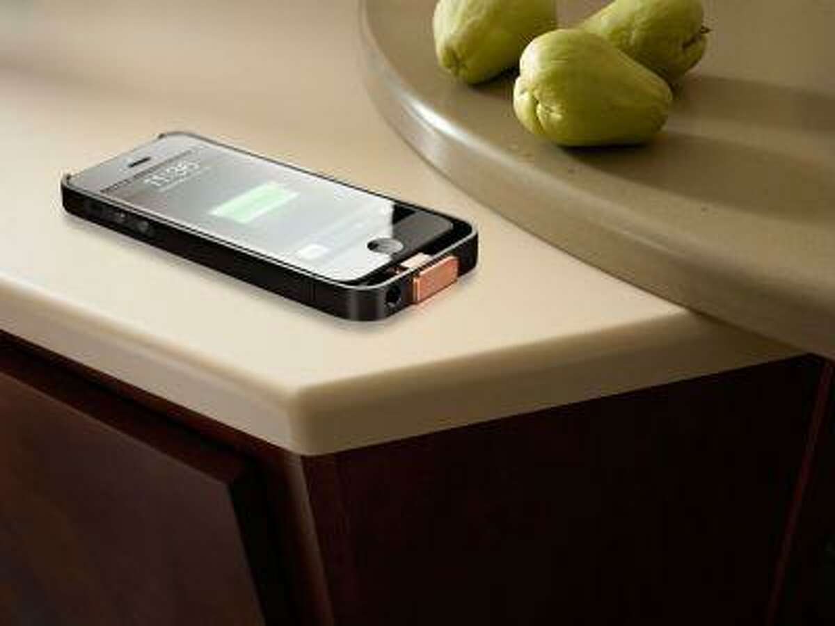 Rendering of the PMA compatible Duracell Powermat wireless charger for the iPhone 5.