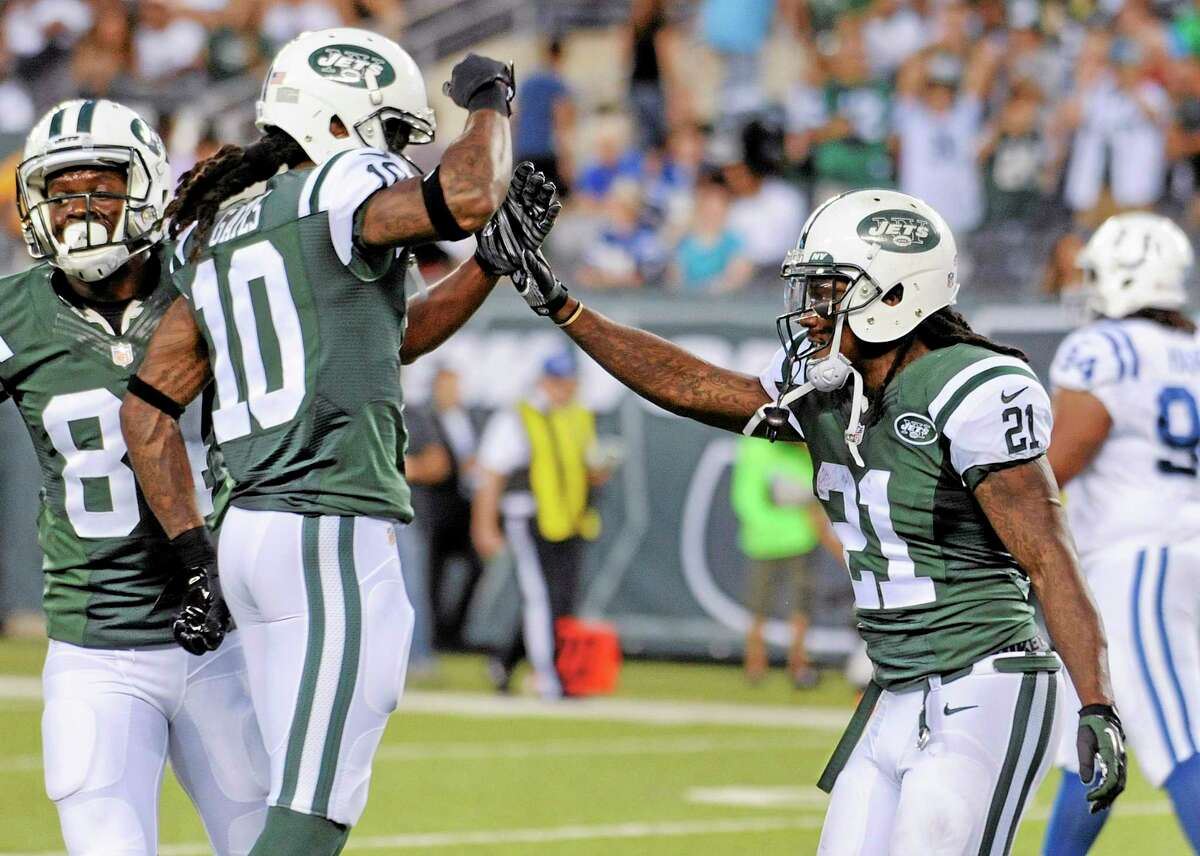 New York Jets running back Chris Johnson (21) celebrates with wide receiver Clyde Gates after scoring a touchdown against the Colts on Thursday.