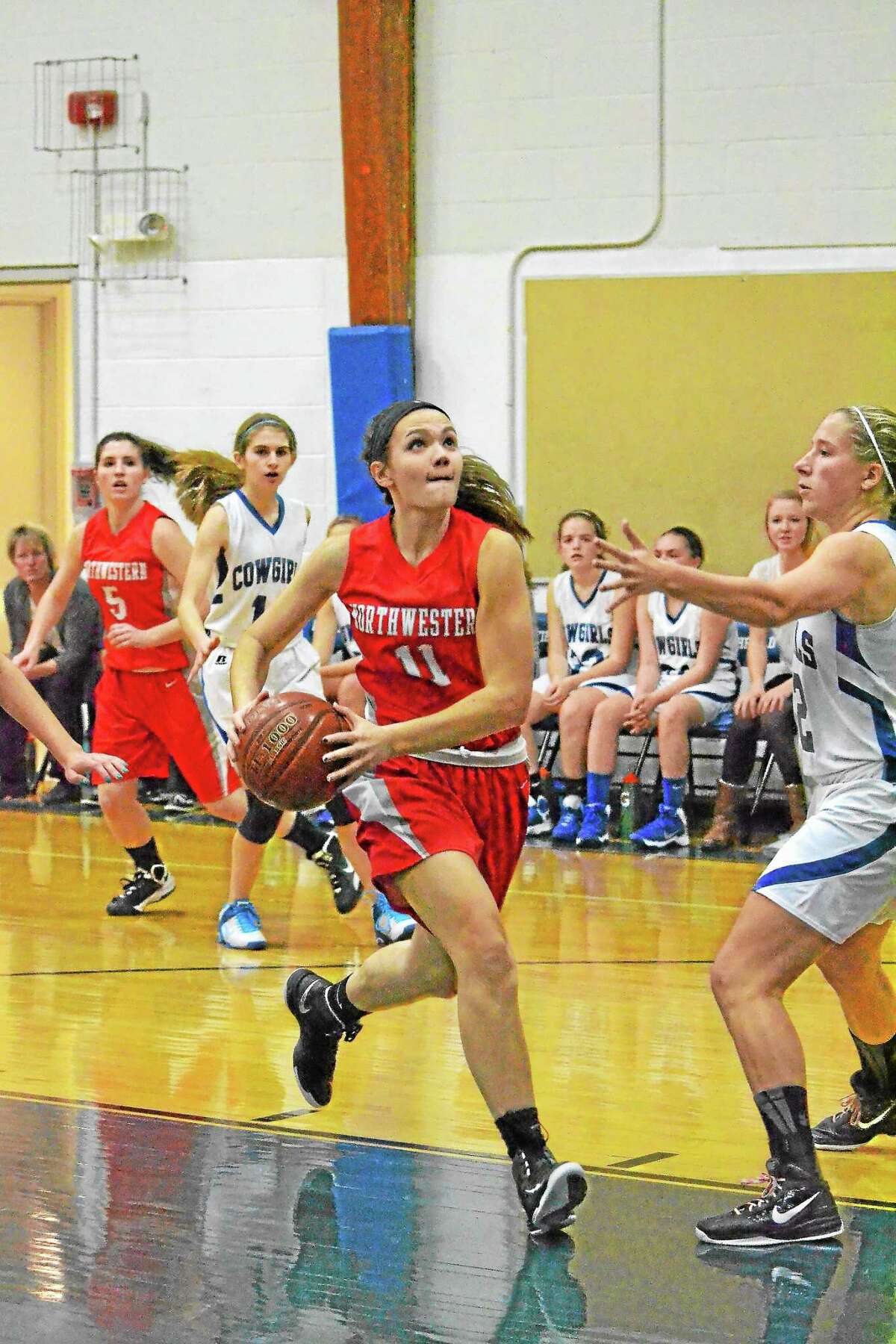Northwestern’s Emma Beltrandi drives to the basket to score two of her game high 20 points in the Highlanders 33-16 win over Litchfield.