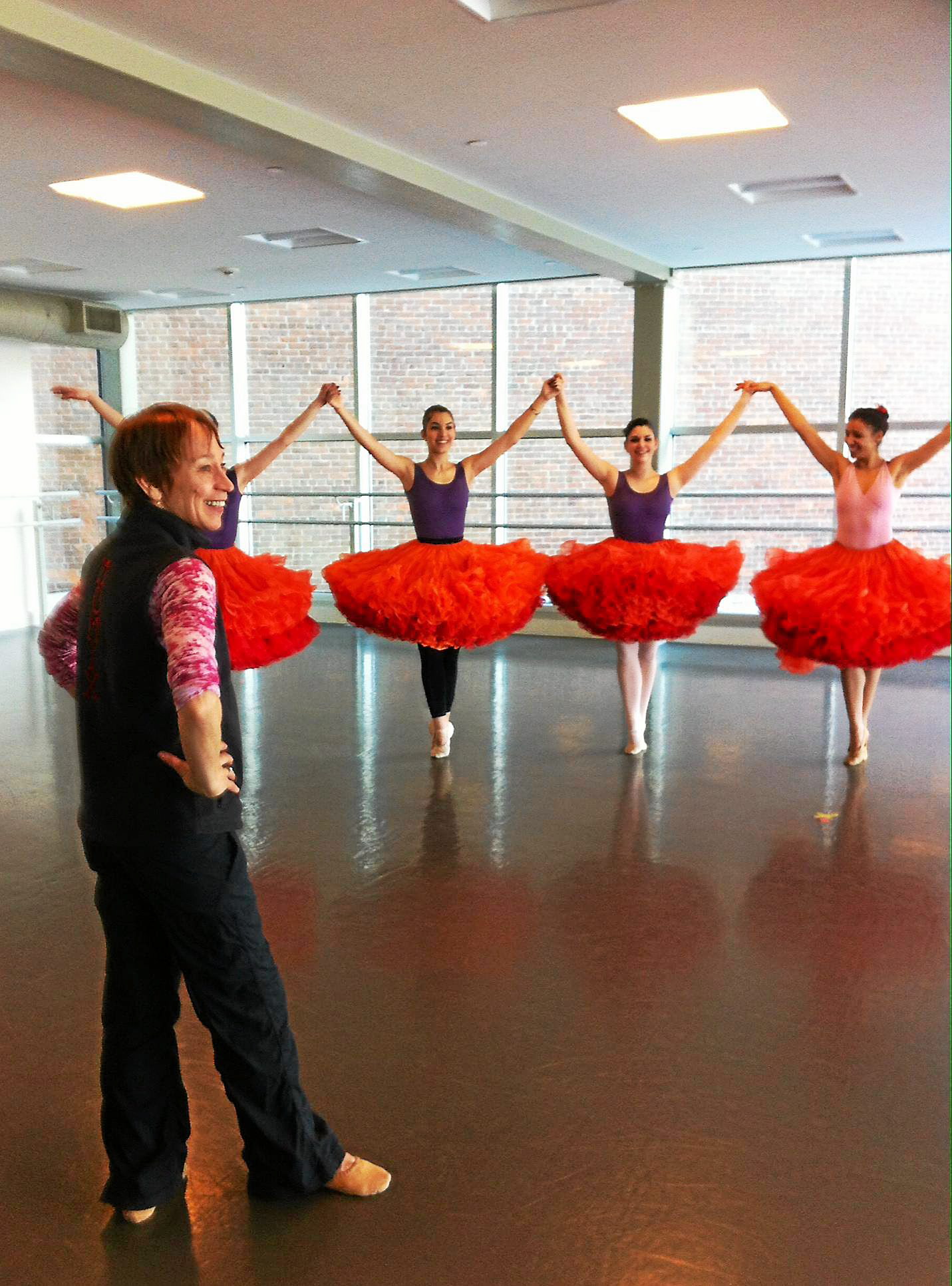 On Pointe the the Nutmeg Ballet MOMIX shares some magic