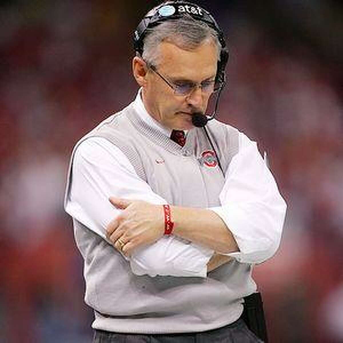 Ohio State football coach Jim Tressel resigns amid NCAA investigation