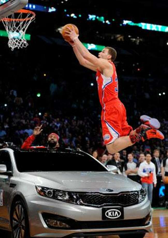 Blake Griffin Leaps Over Car To Win Nba Slam Dunk Contest The Los Angeles Clippers Blake Griffin Dunks Over A Car As Baron Davis Looks On From