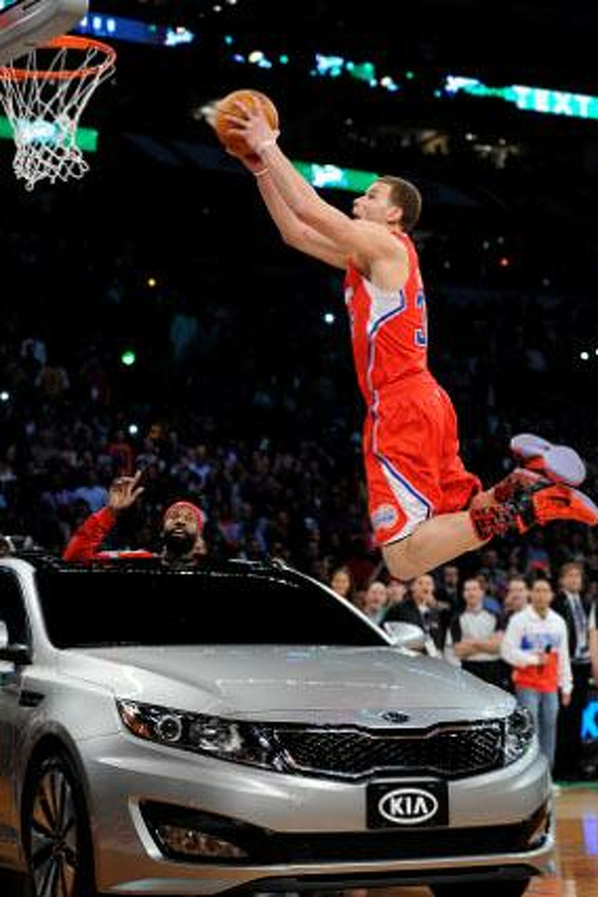 Blake Griffin leaps over car to win NBA Slam Dunk Contest