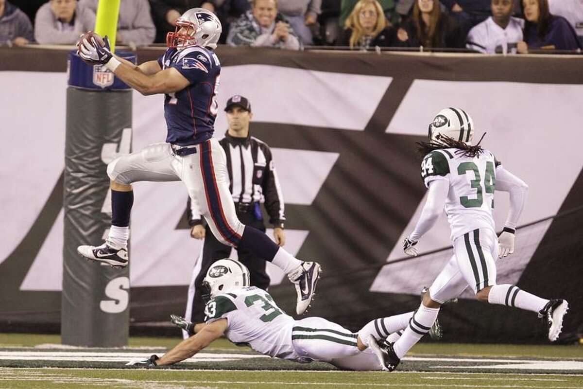 PATRIOTS-JETS: Brady, Gronkowski Take It To New York