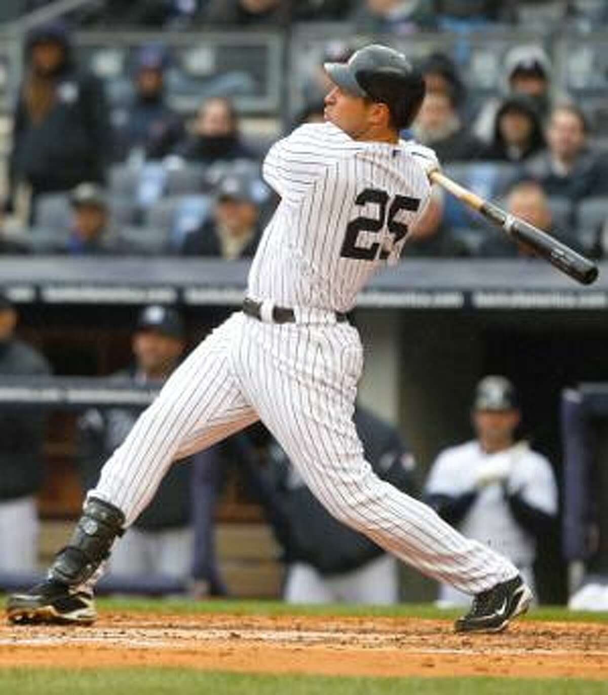 Retiring Mark Teixeira honored by Yankees before final game