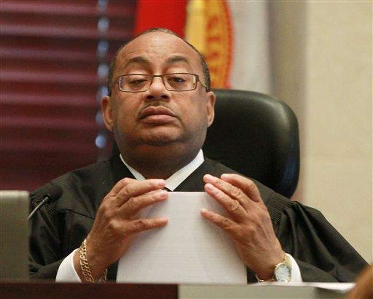 Judge Belvin Perry gives instructions to the jury before they begin deliberations in the Casey Anthony trial at the Orange County Courthouse in Orlando, Fla. on Monday, July 4, 2011. (AP Photo/Joe Burbank, Pool)