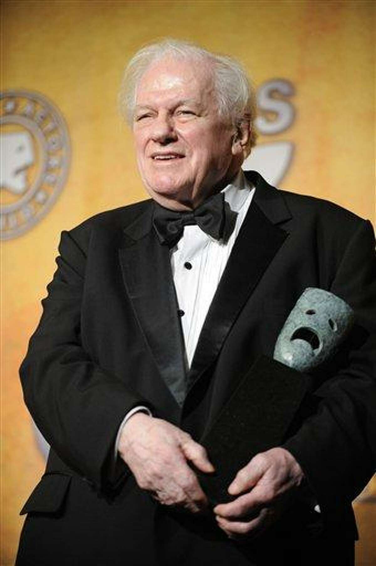 In this Sunday, Jan. 27, 2008 photo, Charles Durning holds his life achievement award at the 14th Annual Screen Actors Guild Awards in Los Angeles. Durning, the two-time Oscar nominee who was dubbed the king of the character actors for his skill in playing everything from a Nazi colonel to the pope, died Monday, Dec. 24, 2012 at his home in New York City. He was 89. (AP Photo/Chris Pizzello)