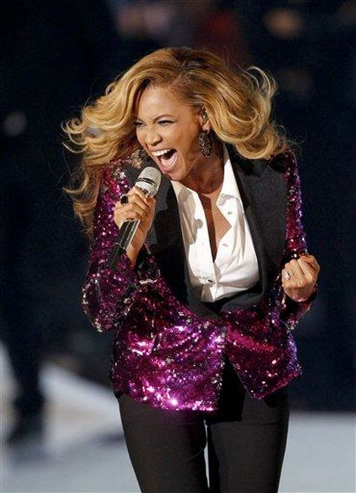 Beyonce performs at the MTV Video Music Awards on Sunday Aug. 28, 2011, in Los Angeles. (AP Photo/Matt Sayles)