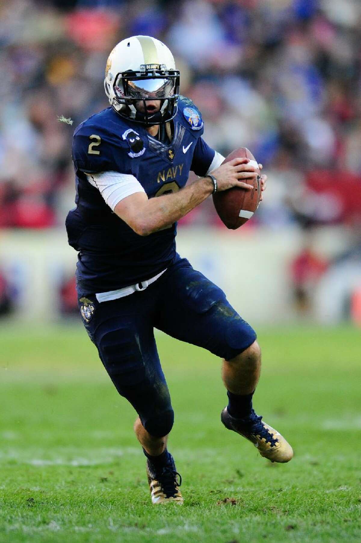 ASSOCIATED PRESS Navy QB Kriss Proctor (2) rushes during the 112th matchup between the Army Black Knights and the Navy Midshipmen at FedEx Field in Landover, MD. Navy defeated Army 27-21.
