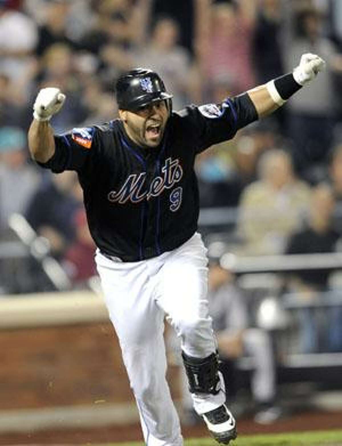 NY Mets looking for first win in the black jerseys this year