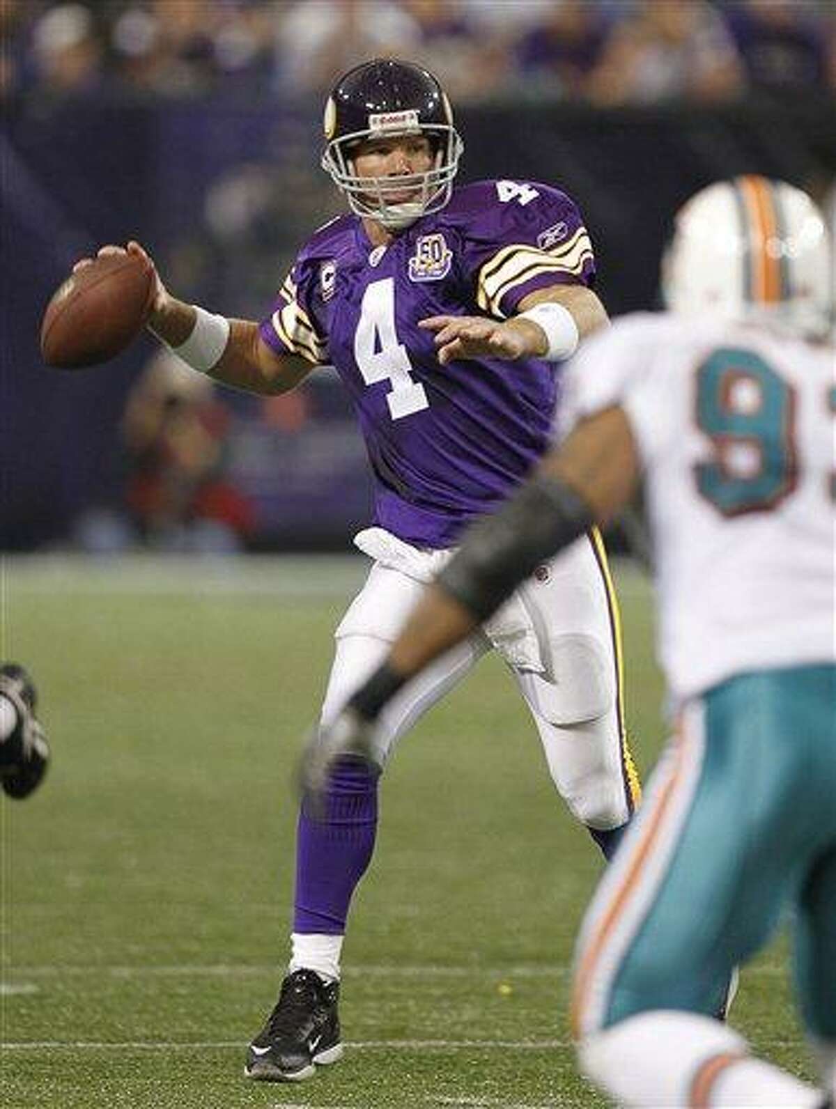 Favre falters as Vikings fall to 0-2