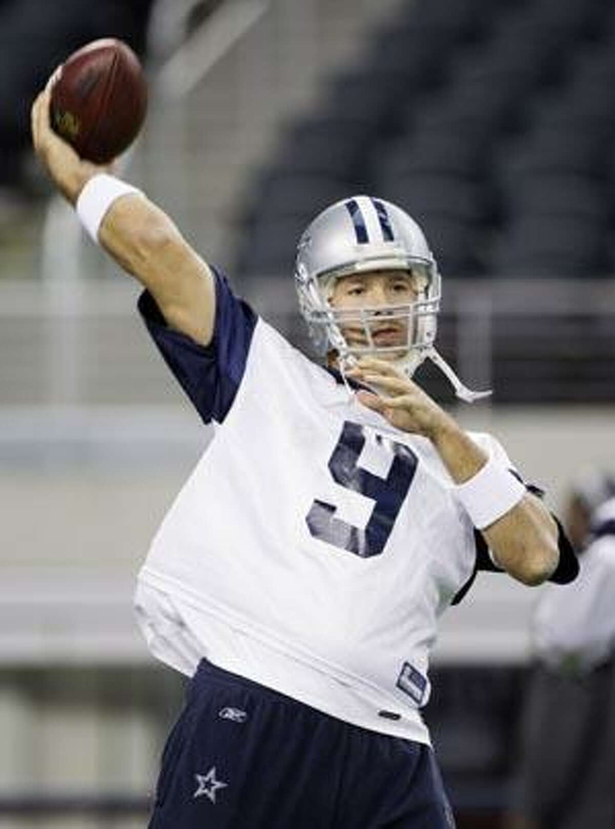 Dallas Cowboys quarterback Tony Romo (9) prepares to take the snap