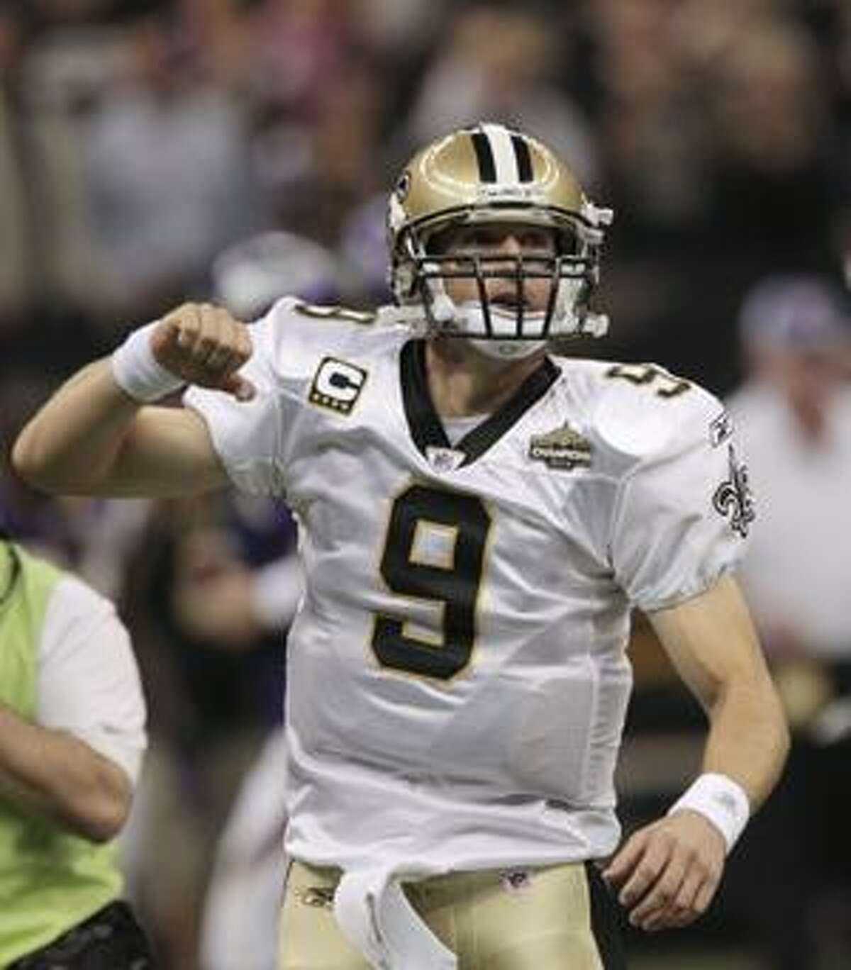 New Orleans Saints quarterback Drew Brees leads the crowd in a "Who Dat" cheer prior to an NFL football game against the Minnesota Vikings in New Orleans, Thursday, Sept. 9, 2010. (AP Photo/Dave Martin)
