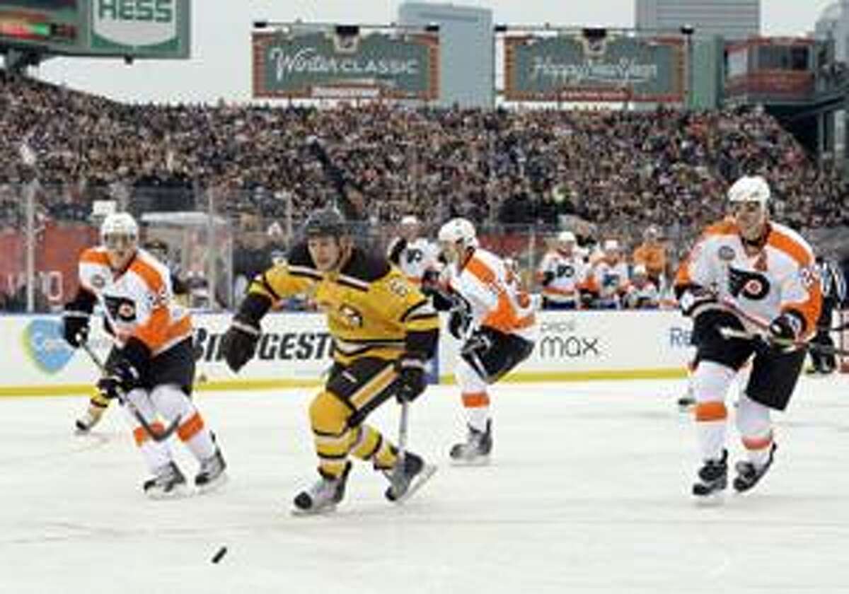 Photo: Bruins Sturm and Flyers Carcillo in NHL Winter Classic at