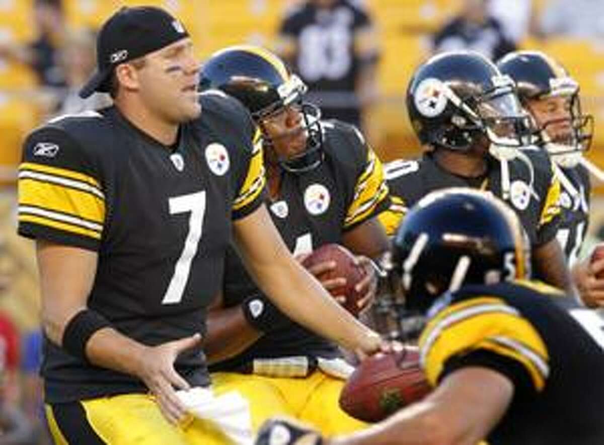 Pittsburgh Steelers quarterback Dennis Dixon (10) during pre-game