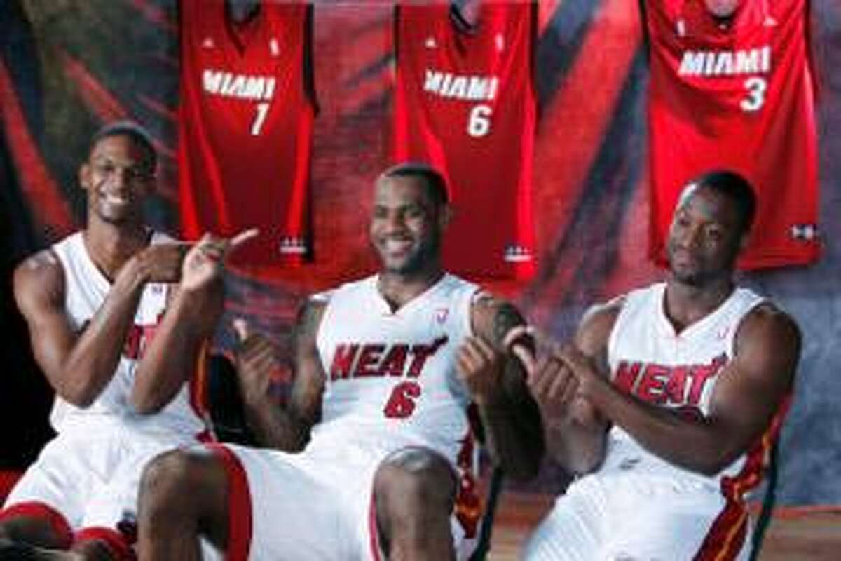 Dwyane Wade, Chris Bosh join forces in Miami, wait for LeBron