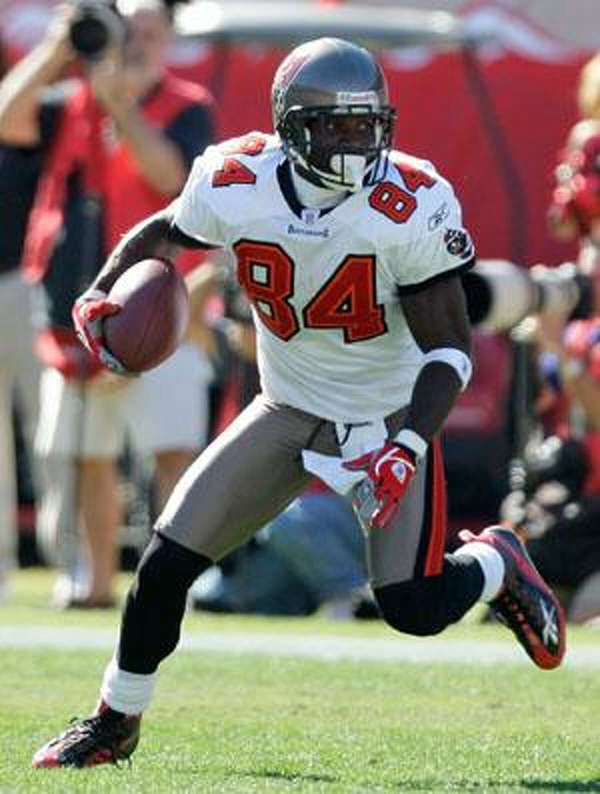 Tampa Bay Buccaneers' wide receiver Joey Galloway (84) receives a