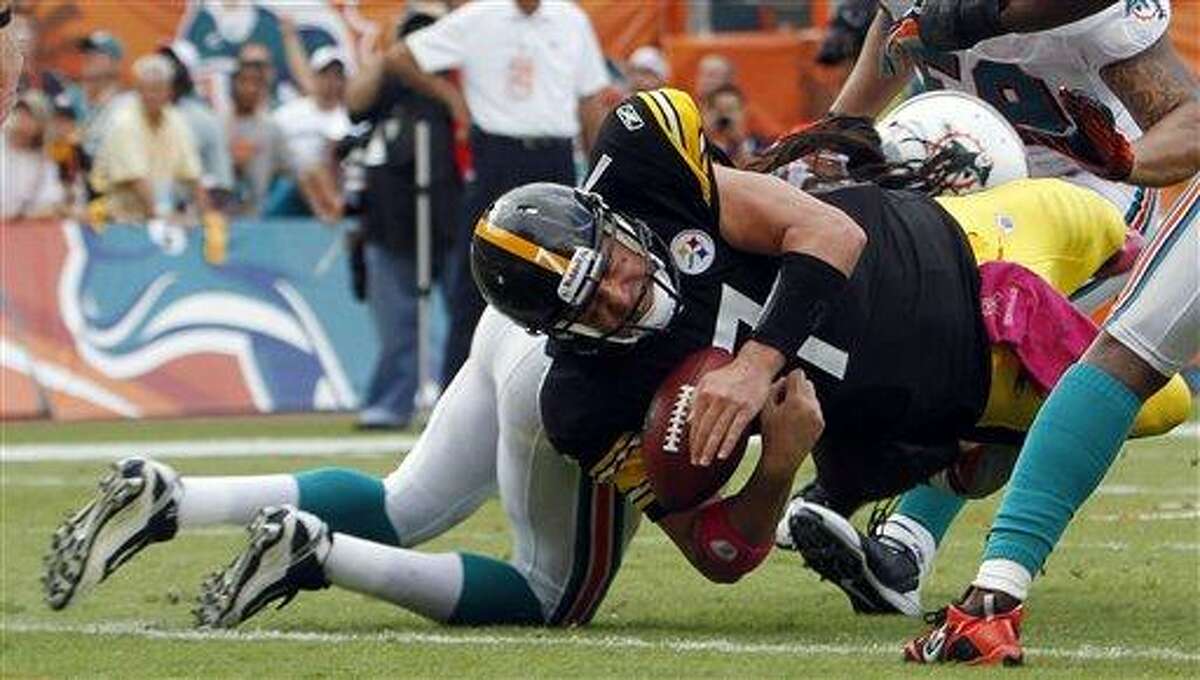Big Ben fumbles, but lack of replay evidence saves Steelers