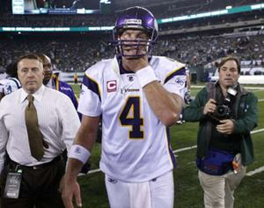 Leaves Are Turning And Brett Favre Is >> Favre S Elbow The Latest Problem For Qb The Register Citizen Leaves Are Turning And Brett Favre Is >> Favre S Elbow The Latest Problem For Qb The Register Citizen